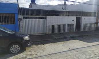 Imagem 2: Casa em Vila Popular com 4 quartos