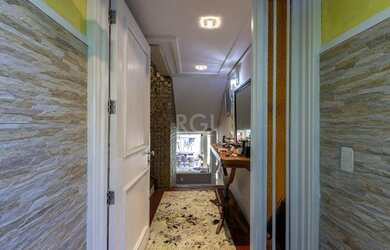 Imagem 7: Casa de condomínio para venda possui 382 metros quadrados com 4 quartos