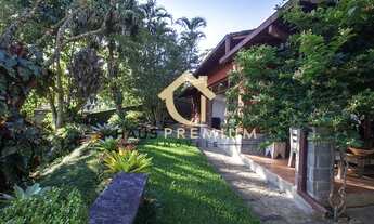 Imagem 6: Casa para aluguel e venda possui 400 metros quadrados com 6 quartos