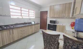 Imagem 5: Sobrado para venda tem 240 metros quadrados com 3 quartos