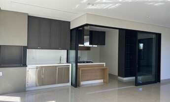 Imagem 3: Casa de condomínio térrea para venda tem 265 metros quadrados com 4 quartos