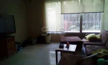 Imagem 6: Ampla casa para alugar no Brooklin com amplo quintal repleto de árvores frutíferas