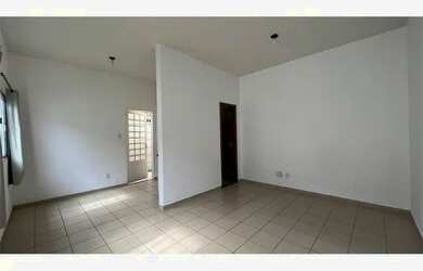 Imagem 3: Apartamento dentro de vila residencial em localização privilegiada