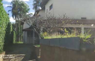 Imagem 5: Casa com aproximadamente 439 m² de área construída e 1600 m² de área territorial com 05 q