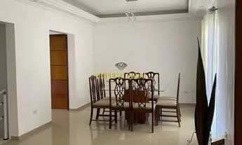 Imagem 3: Casa de Alto Padrão mobiliada com 3 suítes para locação no Condomínio Arujá Hills III - Ar