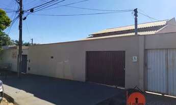 Imagem 2: Casa com 3 quartos - Bairro Jardim Mariliza em Goiânia