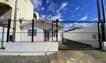 Imagem: Duas casas para alugar juntas no bairro