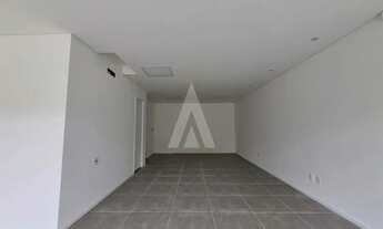 Imagem 6: Sala comercial de 44,72m² com 01 banheiro e vaga de estacionamento rotativa frontais