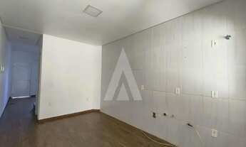 Imagem 7: Casa Residencial no Bairro Iririú composto por 02 dormitórios , cozinha com armário e 01 v