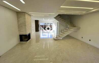 Imagem 3: Casa Nova em Condomínio Nobre com Infraestrutura Completa e Acesso Facilitado