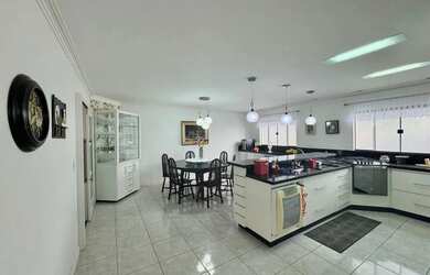 Imagem 6: Casa alto padrão no bairro Centro em Biguaçu/SC