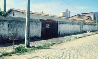 Imagem 3: Imóvel a venda de esquina - Bairro de Lagoa Nova - Com potencial para comércio - Próximo a