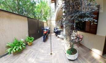 Imagem 2: Casa ampla com 7 quartos, 3 salas, lazer e quintal em condomínio fechado