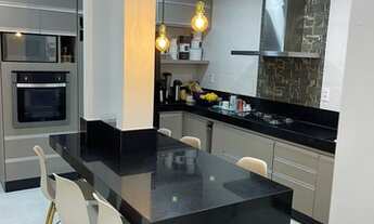 Imagem 6: Casa de condomínio para venda possui 250 metros quadrados com 4 quartos