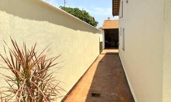 Imagem 4: Casa c3 Quartos, Closet, Banheira Hidromassagem, Área Churrasco e Dependência de Empregada