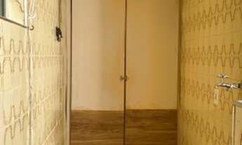 Imagem 6: 2 dormitórios, 2 banheiros, bem iluminado a meia quadra da praia, rua tranquila no Gonzaga