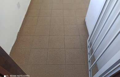 Imagem 4: Sala de frente, sem condomínio, esquina com a Edgard Romero, próxima do Mercadão de Madure