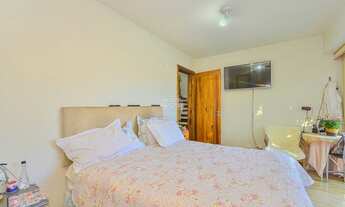 Imagem 3: Casa para venda possui 271 metros quadrados com 3 quartos em Seminário - Curitiba - PR