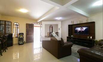 Imagem 2: Casa para Aluguel - Conjunto Residencial Jose Bonifacio, 3 Quartos, 250 m2