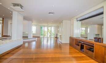 Imagem 2: Casa com Piscina, 4 dormitórios, Vista para o Guaíba, em Vila Assunção - Porto Alegre - RS