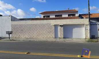 Imagem: Casa ao lado da Av. Oliveira Paiva com 5