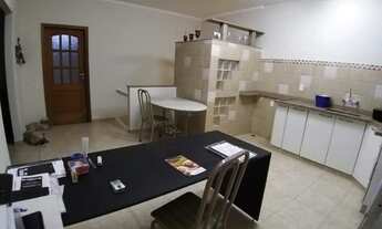 Imagem 7: Excelente Casa MOBILIADA, com 3 dormitórios e 06 vagas cobertas de garagem, no Residencial