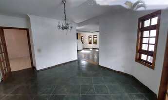 Imagem 3: Casa para aluguel e venda possui 415 m2 com 5 suítes