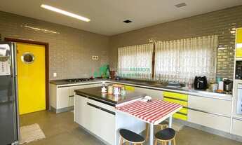 Imagem 7: Casa no estilo colonial em um conceito moderno reserva da serra