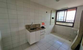 Imagem 7: Apartamento com 2 quartos, 2º Andar, Nascente, climatizado e com armários bem conservados