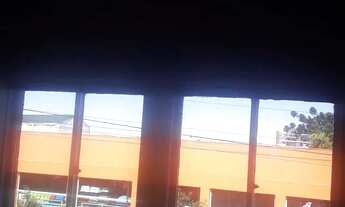 Imagem 3: Alugo uma kitinete com espaço de 23 metros contendo um banheiro no Bacacheri. Ótima