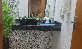 Imagem 2: Vendo uma Ótima Casa no Condomínio Lagoa Dourada possui 220 metros quadrados com 3 quart