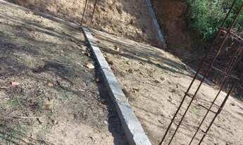 Imagem: Terreno com fundamento