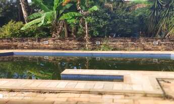 Imagem 6: Casa com aproximadamente 439 m² de área construída e 1600 m² de área territorial com 05 q