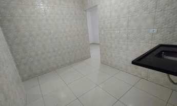 Imagem 5: Casa Térrea Semi Independente com 3 Dormitórios no Jardim Quietude, 300 Metros da Pista