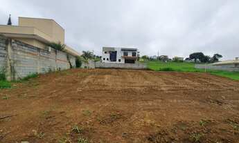 Imagem 2: Terreno disponível para contrução, feito muro de arrimo está com terraplanagem pronto para