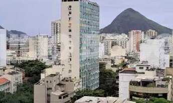 Imagem 3: Apartamento à venda no Leblon de sala e quarto com varanda andar alto e infra