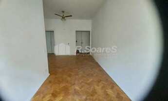 Imagem 3: Apartamento à vendà em Copacabana, dois quartos com dependência metrô Siqueira Campos