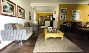 Imagem 2: Casa ampla com 4 dormitórios para locação na Trindade - Ideal para residência ou uso comer