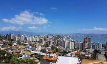 Imagem 6: Casa com 3 quartos, sendo 1suíte, com piscina, na Agronômica/Florianópolis