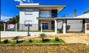 Imagem: Casa Ampla e Moderna com Duas Moradias Bairro