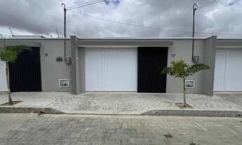 Imagem 2: Excelente casa com 03 quartos, em rua privativa com portão automático. Primeira locação