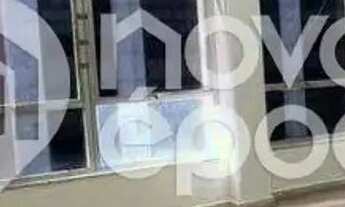 Imagem 3: Centro Galpão / depósito com 3 vagas na garagem