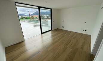 Imagem 3: Casa de condomínio para venda tem 620 metros quadrados com 6 quartos