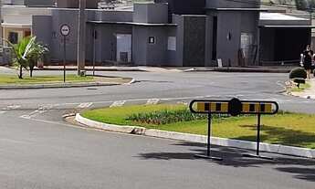 Imagem 2: Casa de condomínio para venda tem 130 metros quadrados com 3 quartos