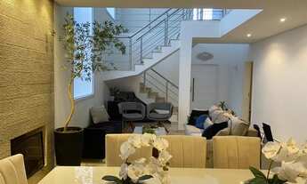 Imagem 3: URGENTE VENDA ,Maravilhosa mansão em Alphaville, com 281 m2 e 4 suites