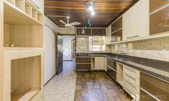 Imagem 2: CASA COM AMPLO PÁTIO, 3 DORMITÓRIOS SENDO 1 SUÍTE COM HIDRO E GARAGEM PARA 4 CARROS NO BAI