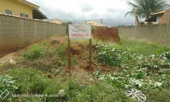 Imagem 2: Lote plano ,com asfalto e vizinhos em ambos os lado, Bairro Bela São Pedro