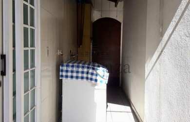 Imagem 2: Casa para aluguel tem 225 metros quadrados com 4 quartos em Jardim Santa Maria - Jacareí