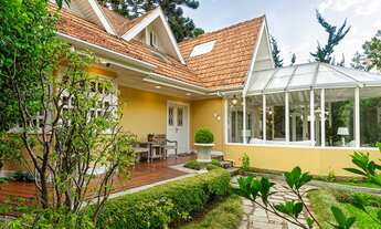 Imagem 2: Casa Charmosa à venda no coração do Capivari em Campos do Jordão