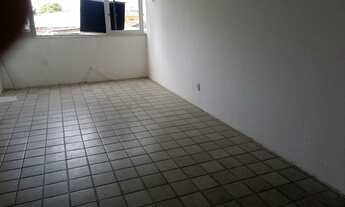 Imagem 6: Pilotis,250mts do mar Primeiro andar 120mts 3 quartos+dep 03 garagens